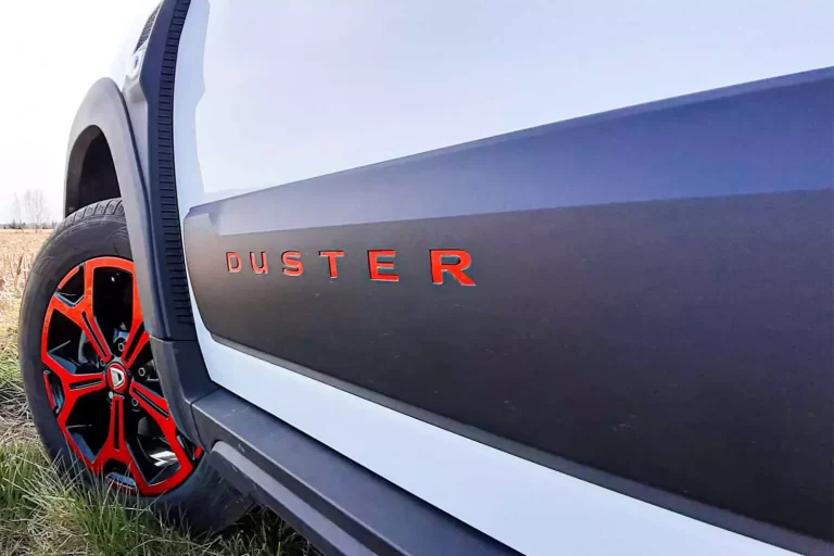 Dacia_Duster_napis