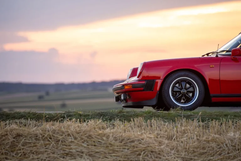 Samochody Porsche z importu: jak sprowadzić sportową legendę do Polski